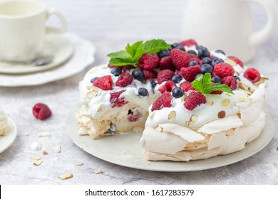 Pavlova Berry Cake, Close up
