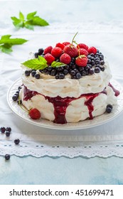 Pavlova Cake With Berries