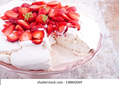 Pavlova Cake With Strawberry