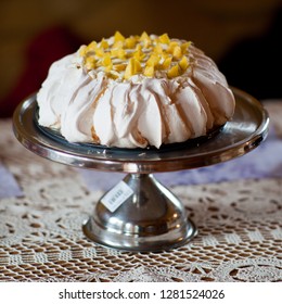 Pavlova With Mango