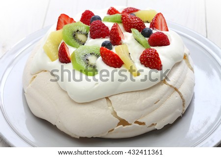 pavlova, meringue cake, New Zealand Australian dessert