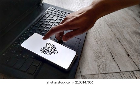 Payment by QR code. QR code in the shape of a heart. Shopping for Valentine's Day. Love and ideas concept. Pandemic 2022