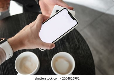 payment in a restaurant or cafe using a smartphone and a mobile terminal