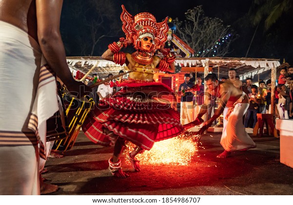 Payyanur India December 4 2019 Theyyam Stock Photo 1854986707 ...