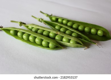 Pea Is Most Commonly The Small Spherical Seed Or The Seed-pod Of The Pod Fruit Pisum Sativum. Each Pod Contains Several Peas, Which Can Be Green Or Yellow. Botanically, Pea Pods Are Fruit.