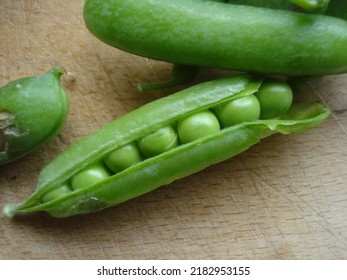 Pea Is Most Commonly The Small Spherical Seed Or The Seed-pod Of The Pod Fruit Pisum Sativum. Each Pod Contains Several Peas, Which Can Be Green Or Yellow. Botanically, Pea Pods Are Fruit.