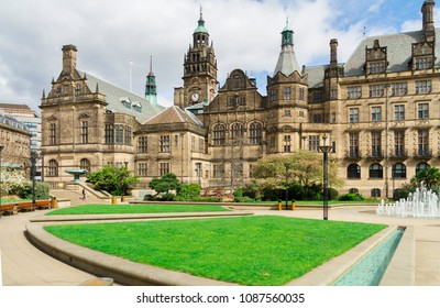 Peace Gardens Park And The City Hall Of Sheffield.