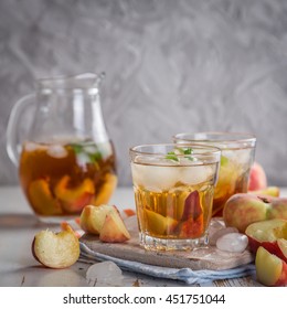 Peach iced tea in glasses