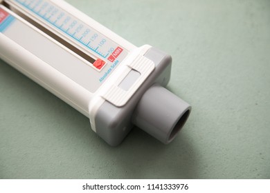 Peak Flow Meter For Lung Volume And Function Test With Asthma 