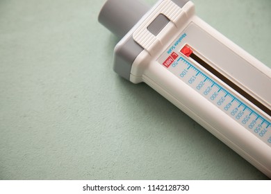 Peak Flow Meter For Lung Volume And Function Test With Asthma 