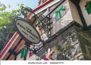 The Peak Loukout Restaurant Entrance Sign, Located In Heritage House Close To The Victoria Peak, Hong Kong Island (Victoria Gap, China). Grade II Historic Building. Former Old Peak Café. January 2020