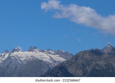 Peaks of the Italian Alps with Château Blanc glacier in summer.