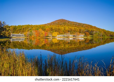 Peaks Of Otter Lake - Blue Ridge Parkway Virginia 