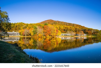 Peaks Of Otter Lake - Blue Ridge Parkway Virginia 