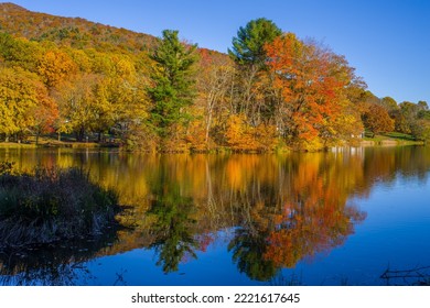 Peaks Of Otter Lake - Blue Ridge Parkway Virginia 