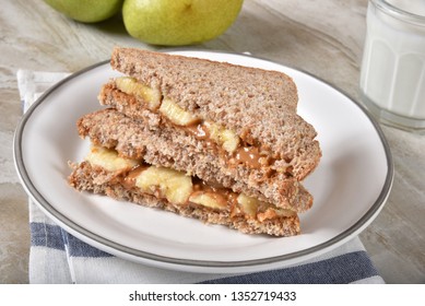 Peanut Butter Banana Sandwich On Sprouted Stockfoto Jetzt Bearbeiten