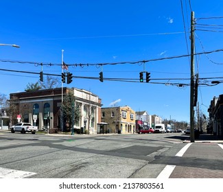 Pearl River, NY - USA - Mar. 21, 2022: View Of The Intersection Of Main Street And Central Avenue In Down Town Pearl River's Shopping District,