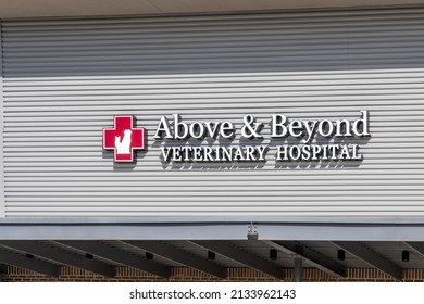 Pearland, Texas, USA - February 19, 2022: Above And Beyond Veterinary Hospital Sign On The Building In Pearland, Texas, USA.  
Above And Beyond Is A Family Owned Veterinary Hospital.
