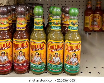 Pearland, TX, USA - March 11, 2022: Cholula Chipotle Hot Sauce And Green Sauce, 5 Fl Oz Bottles On The Shelf In A Supermarket.