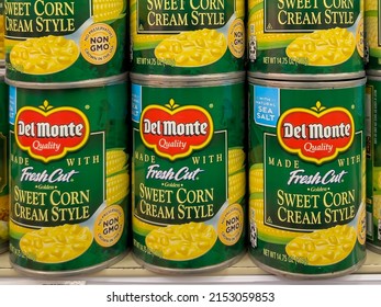 Pearland, TX, USA - March 15, 2022: Del Monte Canned Fresh Cut Sweet Corn Cream Style, 14.75 Oz Cans On The Shelf In A Grocery Store. 