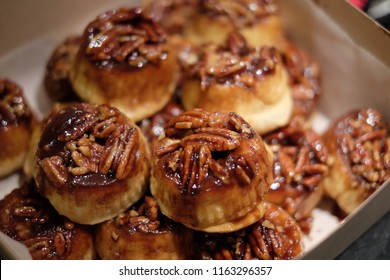 Pecan-topped Sticky Cinnamon Bun