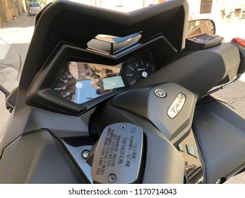 Yamaha Tmax 图片、库存照片和矢量图 Shutterstock