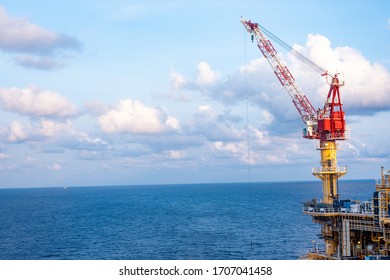 574 Pedestal crane Images, Stock Photos & Vectors | Shutterstock