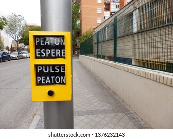 Pedestrian crossing button in Spain