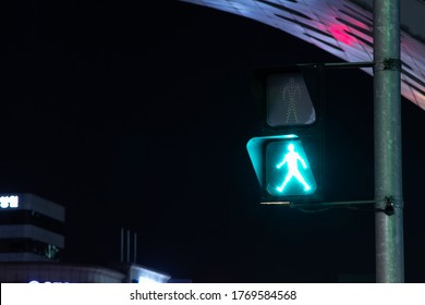 13,104 Red pedestrian traffic light Images, Stock Photos & Vectors ...