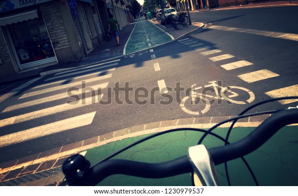 Pedestrian and\
cycle crossing with horizontal\
signage
