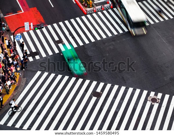 Pedestrians waiting for\
traffic to stop