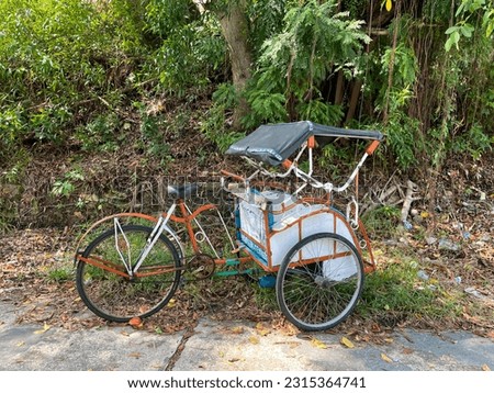 pedicab parking under the tree