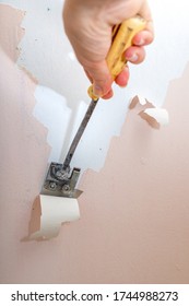 Peeling Old Latex Paint Off The Wall. Using A Scraper To Renovate A Bathroom. Place - Renovation At Home.