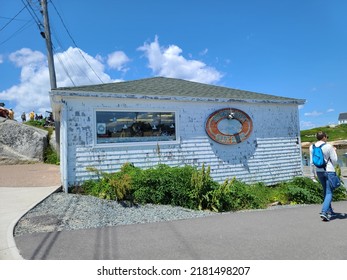 Peggy's Cove, NS, CAN, July 9th, 2022 - A Small Gift Shop Near The Peggy's Cove Lighthouse. 