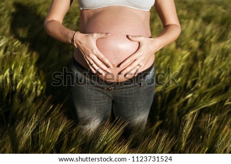 Similar – Foto Bild Schwanger mit Partner, der sich umarmt und den nackten Bauch hält.