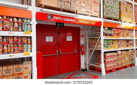 Pekanbaru, Riau, Indonesia - 19 April 2022 : Red Emergency Exit Between The Shelves In A Wholesale Warehousing Supermarket. Auto-focused Picture In The Red Door