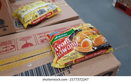 Pekanbaru, Riau, Indonesia - 9 April 2022 : Instant Noodle Product With The Name Indomie Chicken Curry Variant On Cardboard.  Auto Focus Picture At The Text Wrapping 