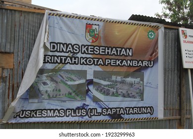 Pekanbaru, Riau, Indonesia. 9 November 2016: The Process Of Building A Puskesmas Plus On Jalan Sapta Taruna .