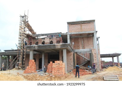 Pekanbaru, Riau, Indonesia. 9 November 2016: The Process Of Building A Puskesmas Plus On Jalan Sapta Taruna .