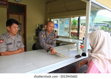 Pekanbaru, Riau, Indonesia. February 16, 2017: People File A Missing Report At The Police Station.