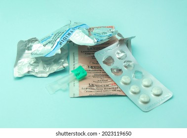 Pekanbaru-Indonesia, 09-08-2021. Photo Of Pile Of Prescription Drugs In Packs And Eye Drop. Medicine For Eyes,hard Drug Class.