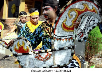 Pemalang, August 2022. The Horse Braid Dance Is An Entertainment For The Earth Alms Event
