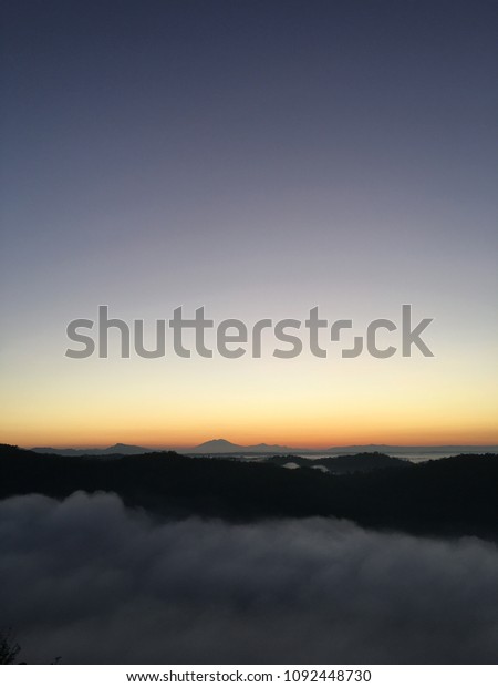 Pemandangan Bukit Panguk Kediwung Pagi Hari Stock Photo