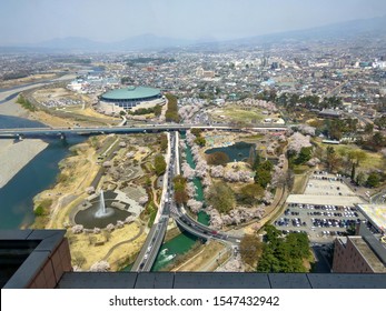 Pemandangan Indah Dari Atas Gedung Ketika Musim Sakura