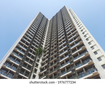 Pemandangan Kota, Bangunan Tempat Tinggal Modern. Gedung Apartemen Hunian Indonesia Modern. BSD Tangerang Indonesia. 17 Mei 2021