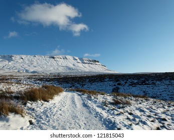 Pen y Ghent in snow, Ribblesdale, Yorkshire Dales, England, UK