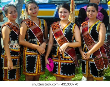 Penampangsabahmay 302016dusun Girls Sabah Borneo Traditional Stock ...