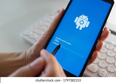 PENANG, MALAYSIA - 16 AUG 2020 : Android Phone Installing System Update In Progress. Android Is A Mobile Operating System Developed By Google.