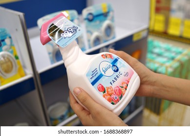 PENANG, MALAYSIA - 16 MARCH 2020: Female Hand Holing The New Febreze Fabric Freshener Spray Bottles. Febreze Is A Brand Of Household Odor Eliminator Manufactured By Procter & Gamble