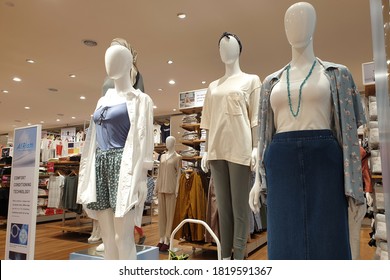 Queensbay mall Images, Stock Photos & Vectors | Shutterstock